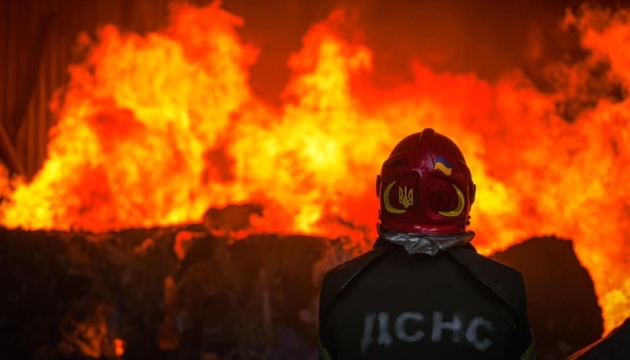 Russian Ballistic Missiles Strike Kyiv, Igniting Major Fires and Injuring Two Residents