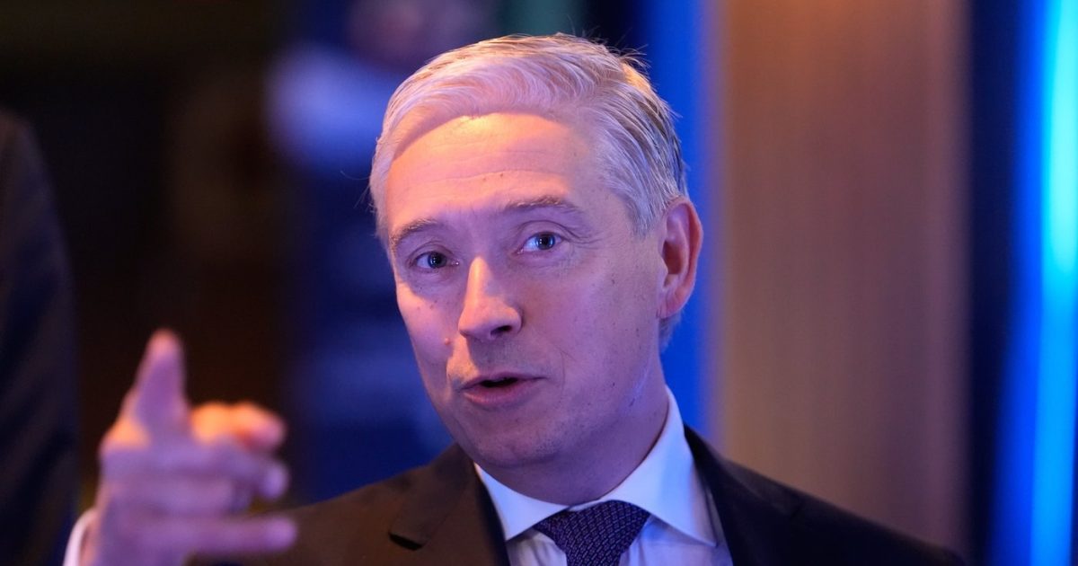 US and Russian Finance Ministers Meet at G20 to Discuss Ukraine Peace