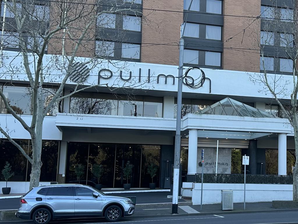 Police Investigate Alleged Melbourne Hotel Incident Involving Sydney Swans Players