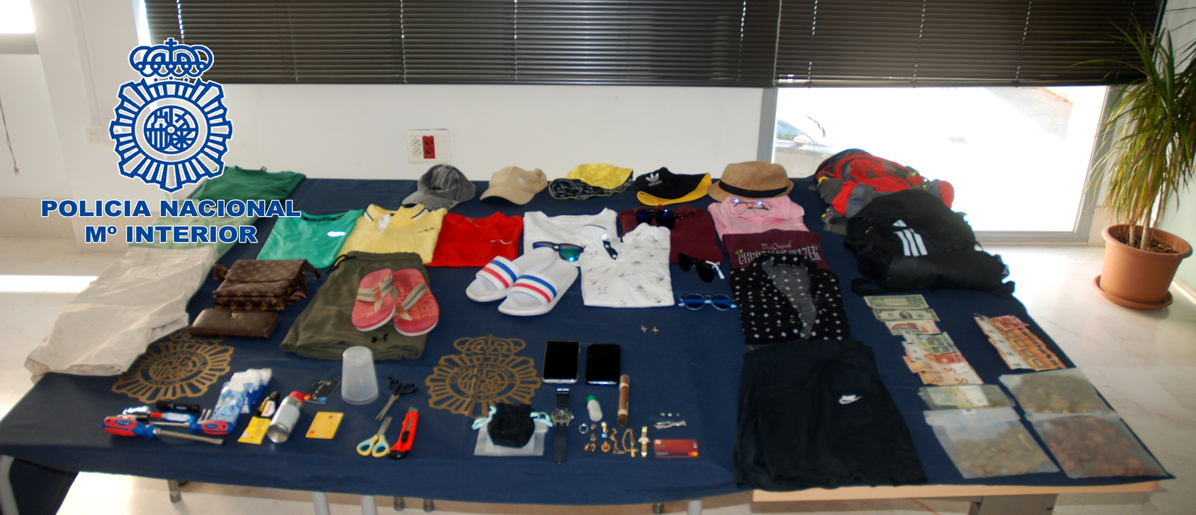 Police dismantle itinerant group robbing Valencia homes after marking them with glue thread