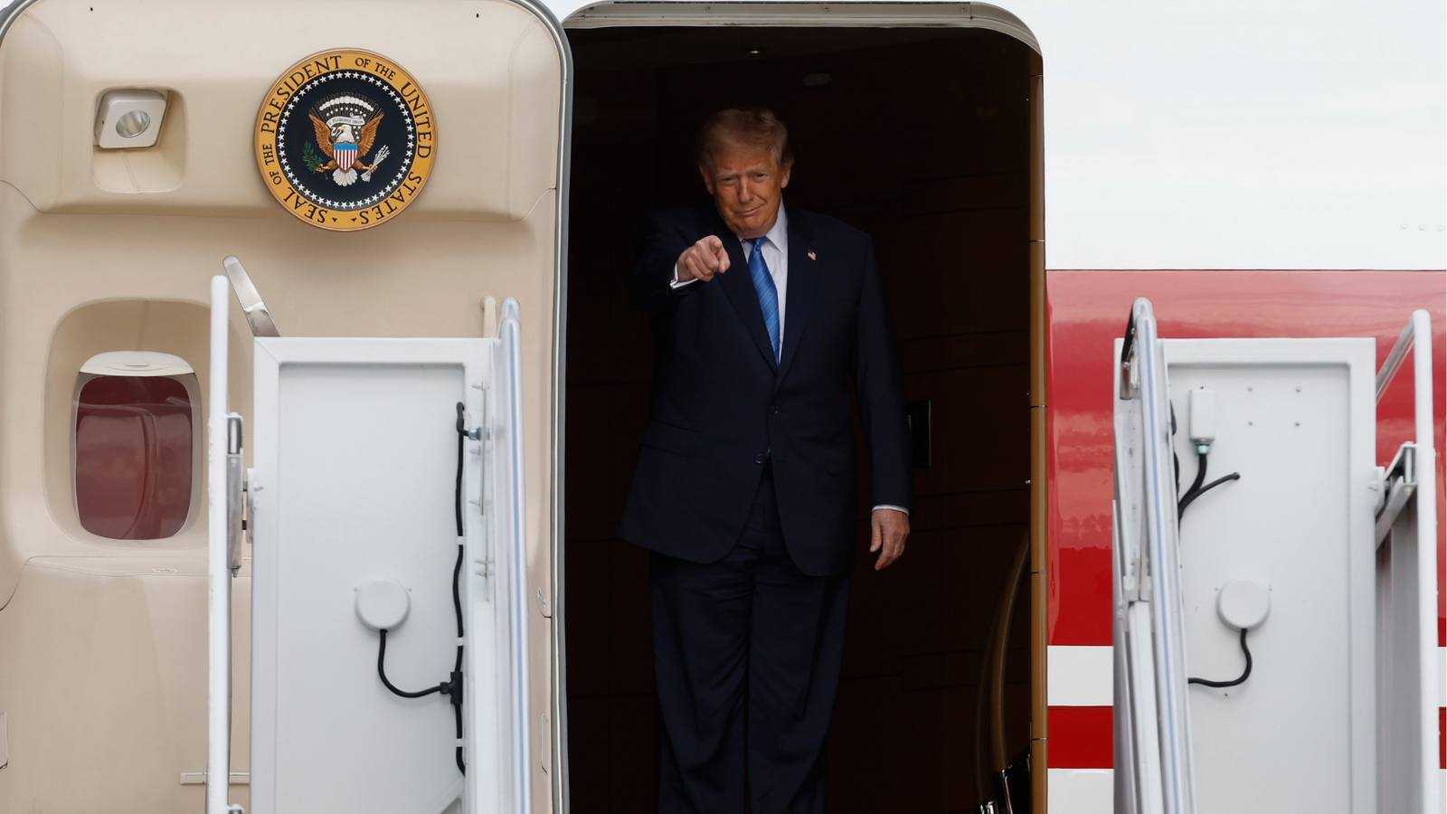 Trump Announces US Will Take Control of Venezuelan Oil Reserves