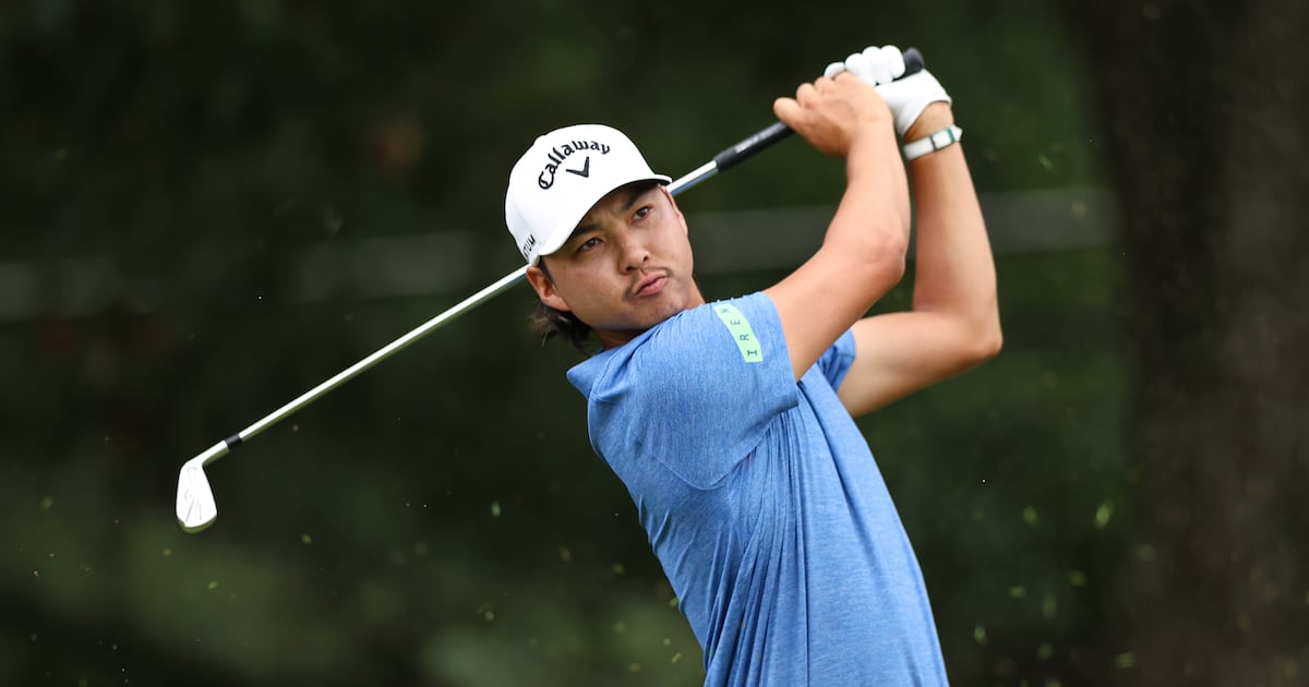 Min Woo Lee fires a bogey-free 62 to lead the Tour Championship.