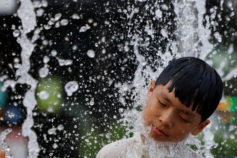 Record Heatwave Sweeps Korean Peninsula, Prompts Emergency Response Amid Surging Temperatures and Illnesses