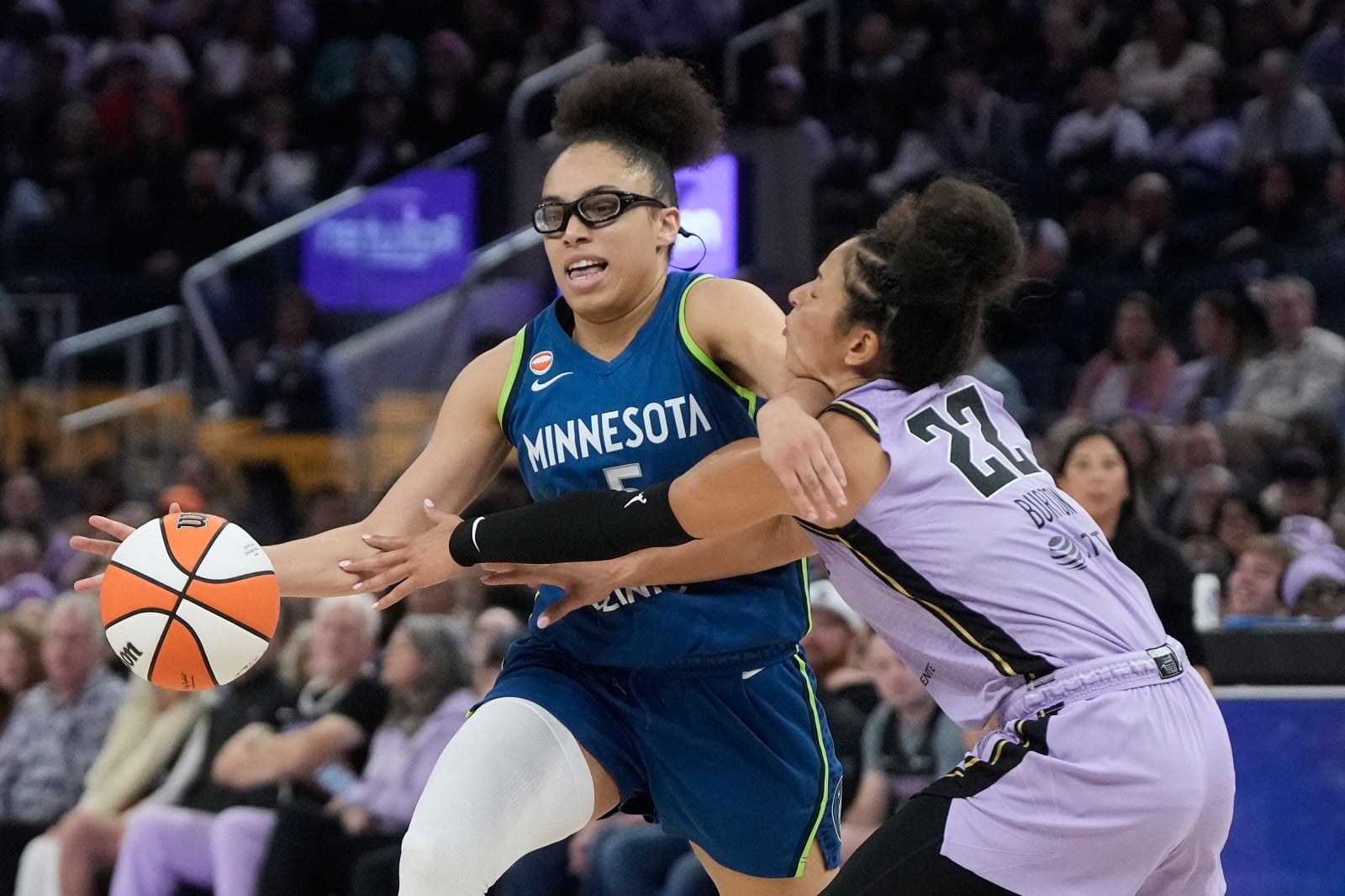 Minnesota Lynx Top Golden State Valkyries 77-66, Olivia Miles Exits With Injury
