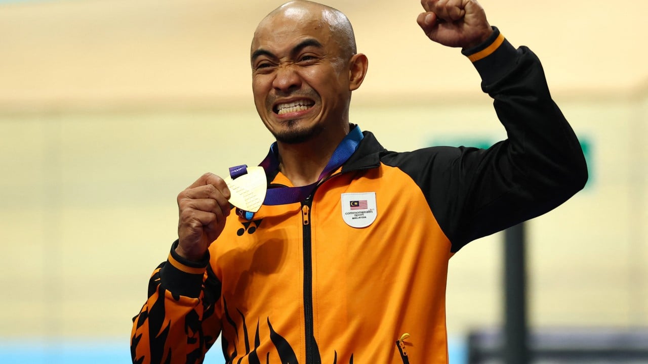 Pocket Rocketman Azizulhasni Awang Clinches Commonwealth Keirin Gold, Ending Malaysia's 16-Year Wait