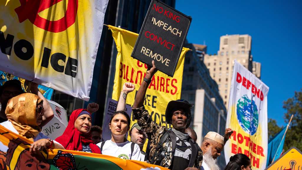 Democratic Candidates Sidestep Climate Change as Voter Priorities Shift Toward Affordability