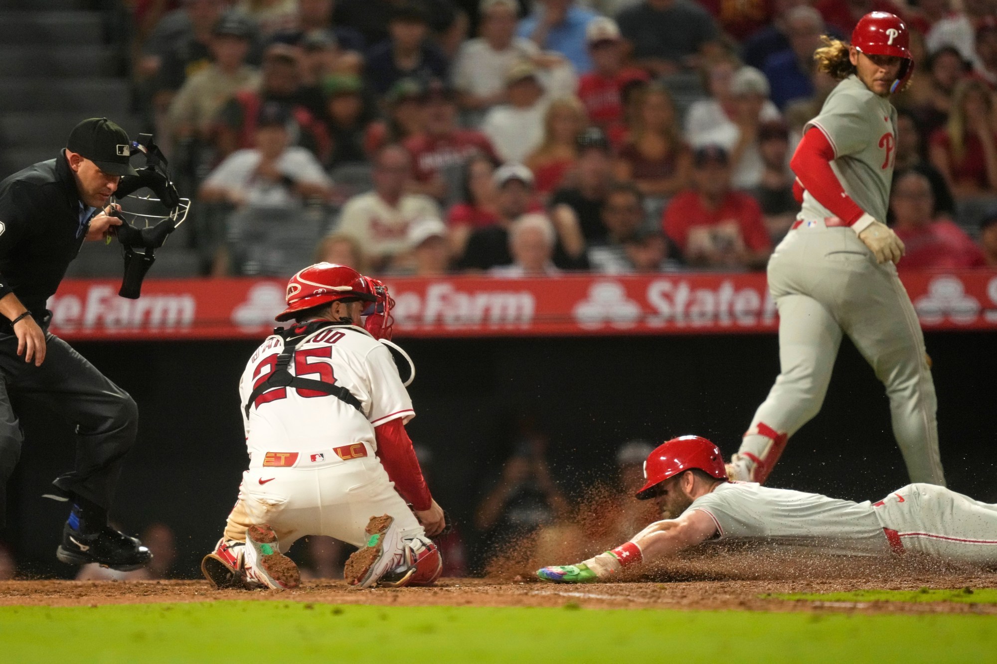 Angels Extend Losing Streak to Six Games After Extra-Inning Loss to Phillies