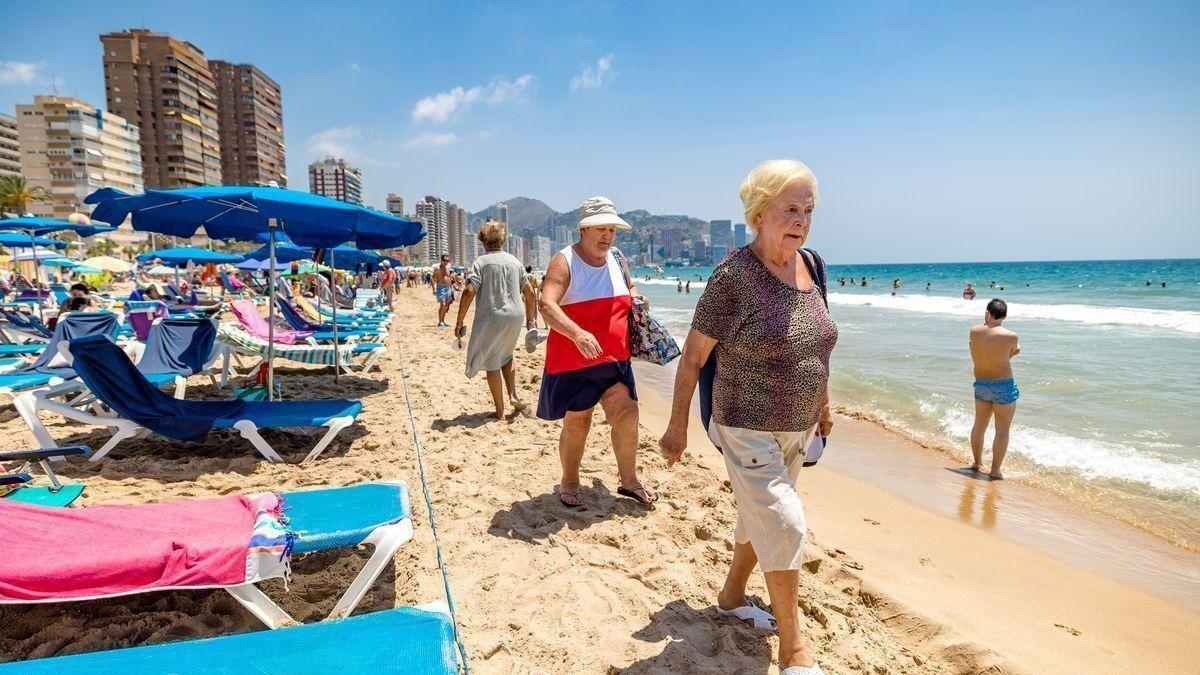 Expert Offers Vital Advice to Combat Cramps, Exhaustion, and Heatstroke Amidst High Temperatures