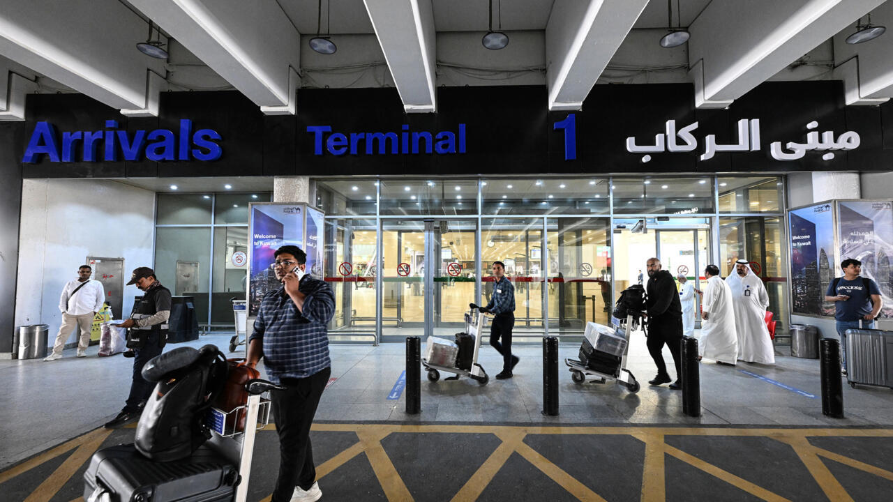 US Diplomatic Posts Urge Americans to Depart Middle East as Iran Tensions Escalate