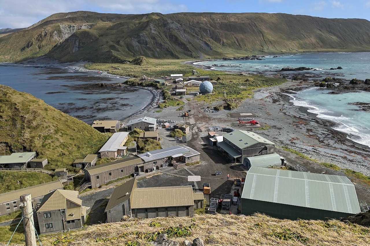 Australia plans to evacuate Macquarie Island staff due to impending bird flu threat