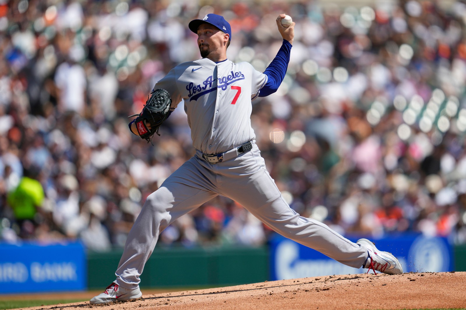 Javier Báez delivers clutch ninth-inning plays to lead Tigers past Dodgers