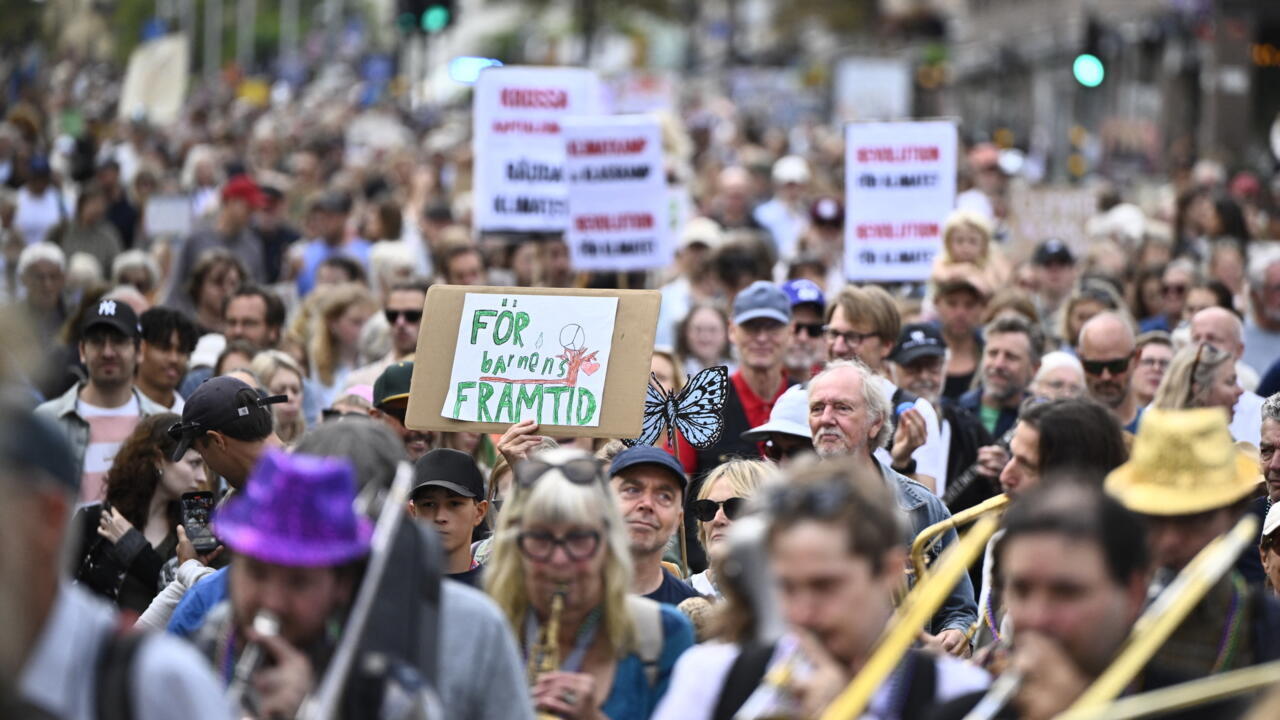 Thousands Gather in Stockholm Demanding Stronger Climate Action Ahead of Swedish General Election