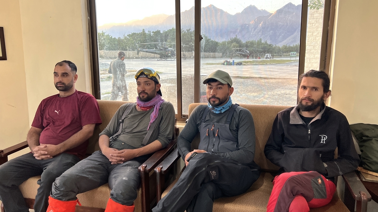 Broad Peak Avalanche Leaves Four Dead, Ten Climbers Missing as Rescuers Battle Weather
