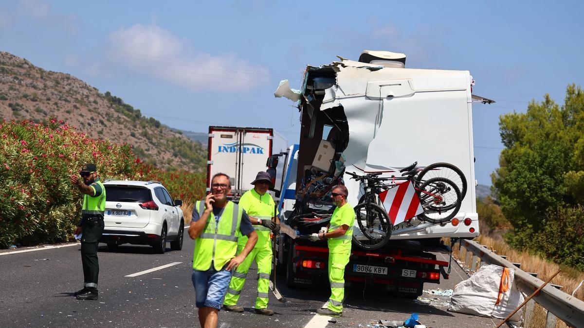 Girl, 13, dies in tragic truck and motorhome crash on AP-7 in Benicàssim