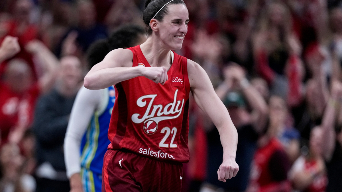 Clark and Bueckers combine for 58 points as Clark breaks 700-assist record in Fever win