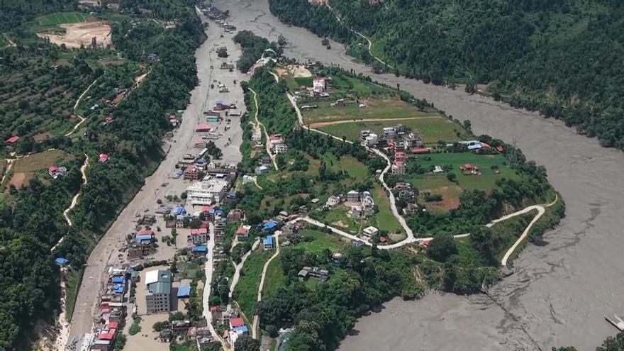 Imágenes de satélite revelan la devastación tras el colapso de un glaciar en Nepal y el Tíbet