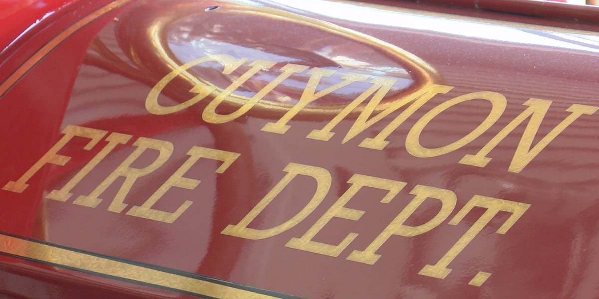 One dead after small plane crash in Guymon sparks residential area fires