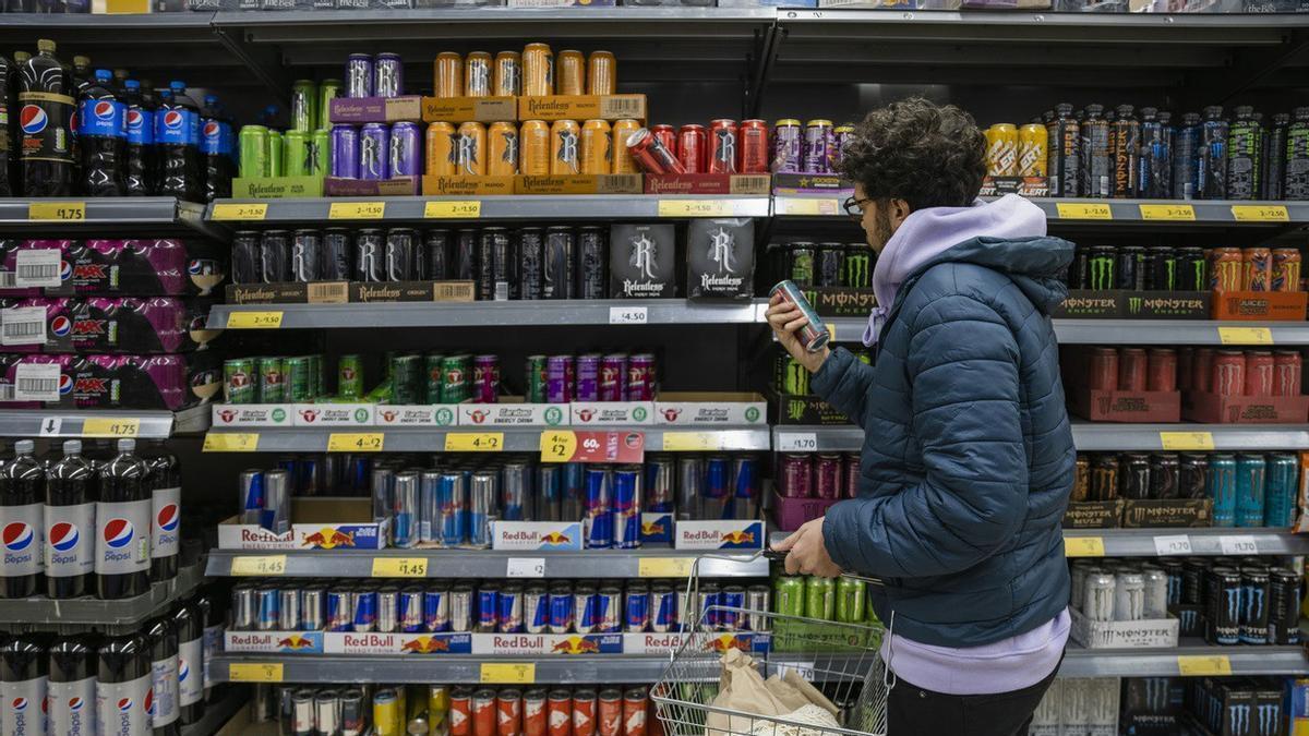 El Consejo General de Enfermería pide prohibir bebidas energéticas a menores en España