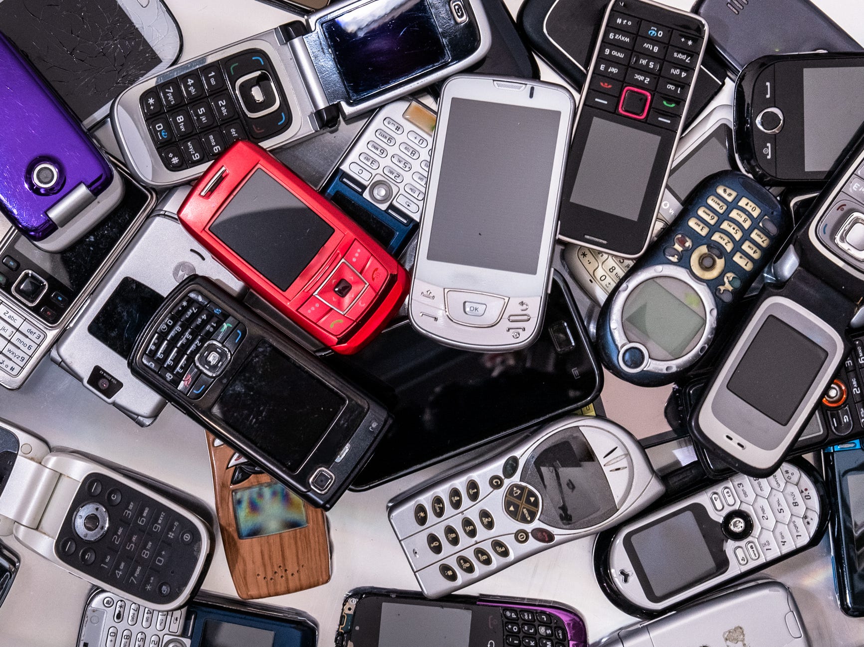 How to Transform Your iPhone Into a Minimalist Device for Digital Detox