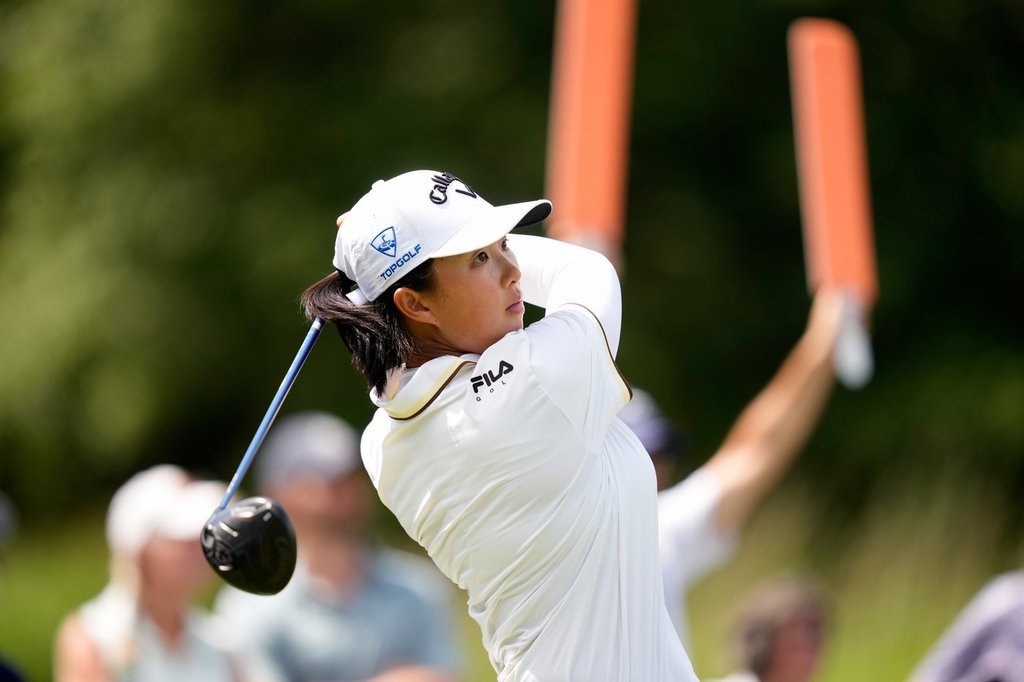 Ruoning Yin grabs the third-round lead with a four-under 68 at TPC Boston.