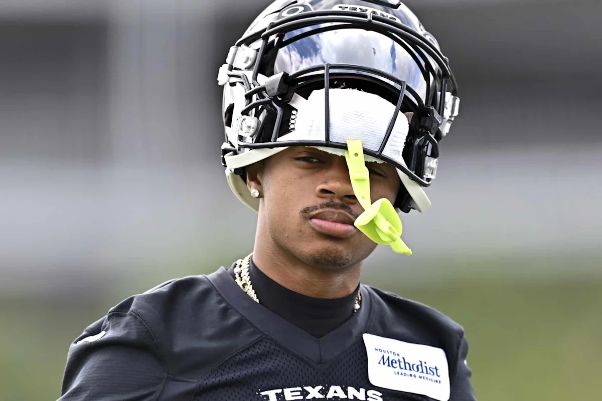 Texans wide receiver Tank Dell agrees to a restructured one-year contract for the 2026 season.