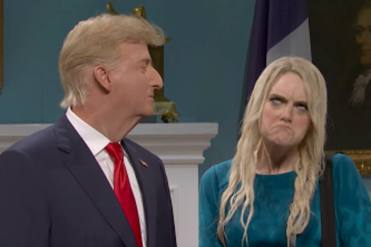Saturday Night Live opens its new season with political sketches targeting Trump and Mamdani.