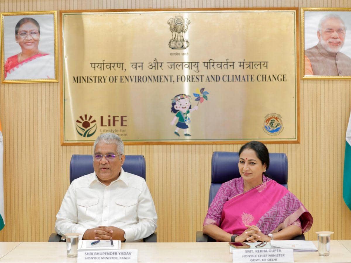 Delhi Implements Strict Winter Pollution Plan Featuring 50% WFH and Parking Hikes