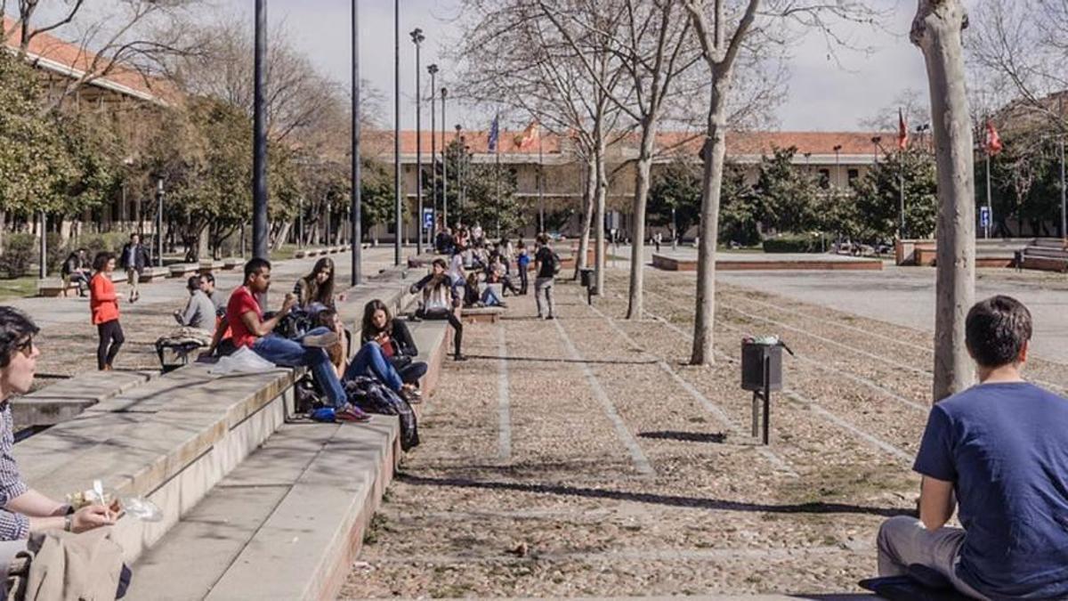 El Gobierno exige mayor presencialidad y más profesores doctores en las universidades