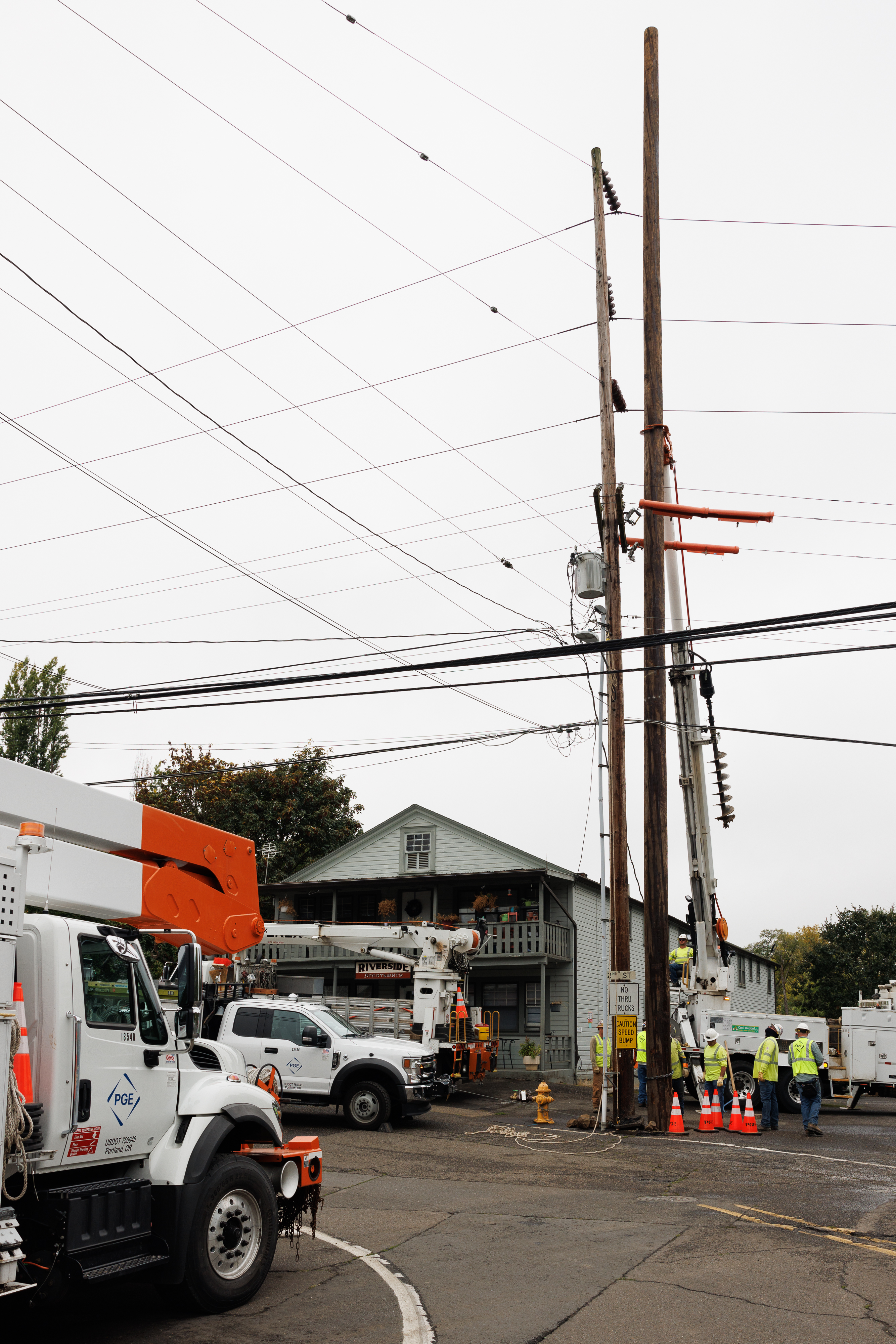 UBS Lowers Portland General Electric Price Target Following Recent Cautious Analyst Outlook