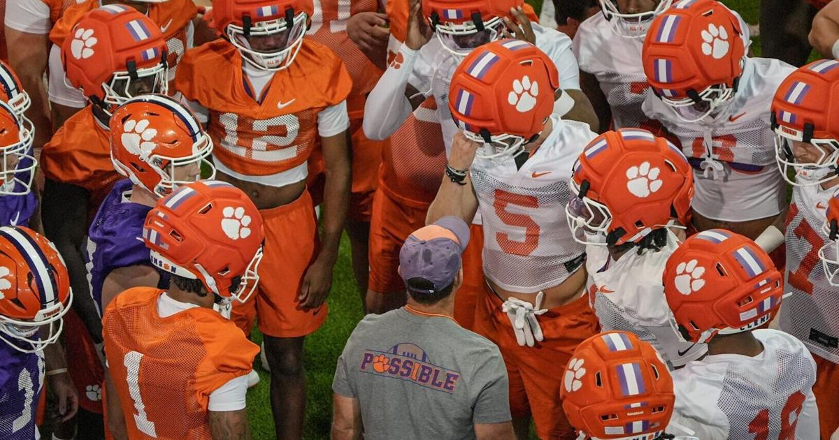 Journal Star panel predicts outcomes for ten notable Week 1 college football games.