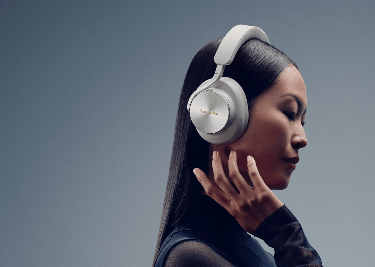 Technics introduces flagship EAH-A1000 wireless headphones featuring innovative magnetic fluid drivers.