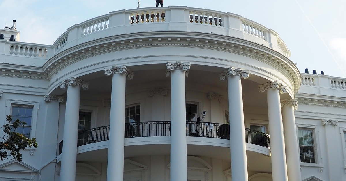 Justice Department urges court to reject media bids to restore revoked press credentials.
