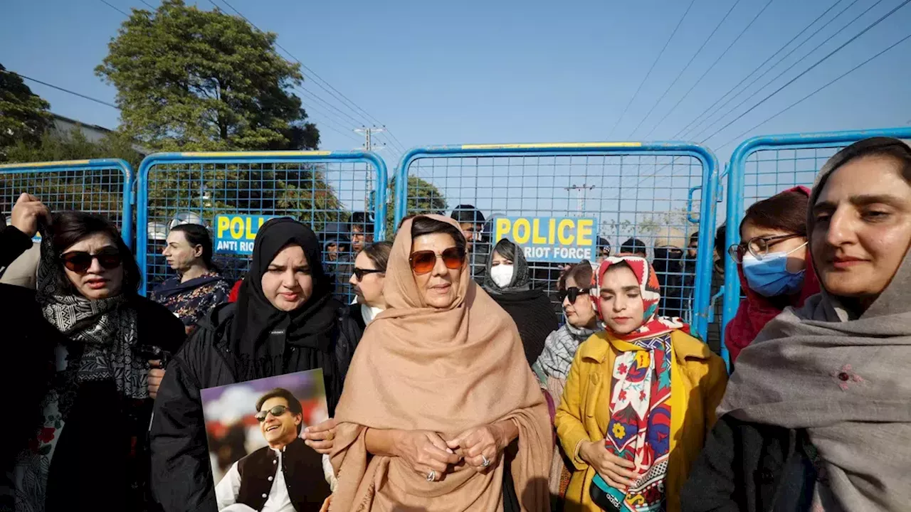 Pakistani Authorities Detain Imran Khan’s Sister Ahead of Nationwide PTI Protest
