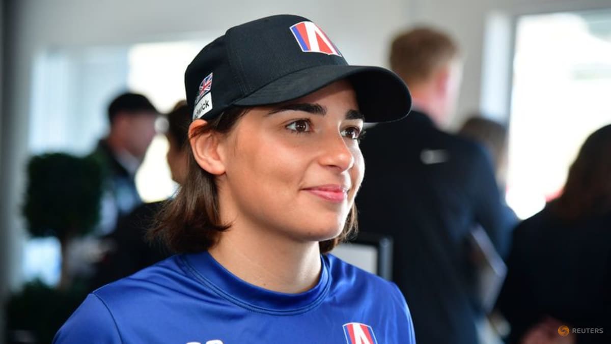 Jamie Chadwick becomes the first woman to test a Formula 1 car since April.