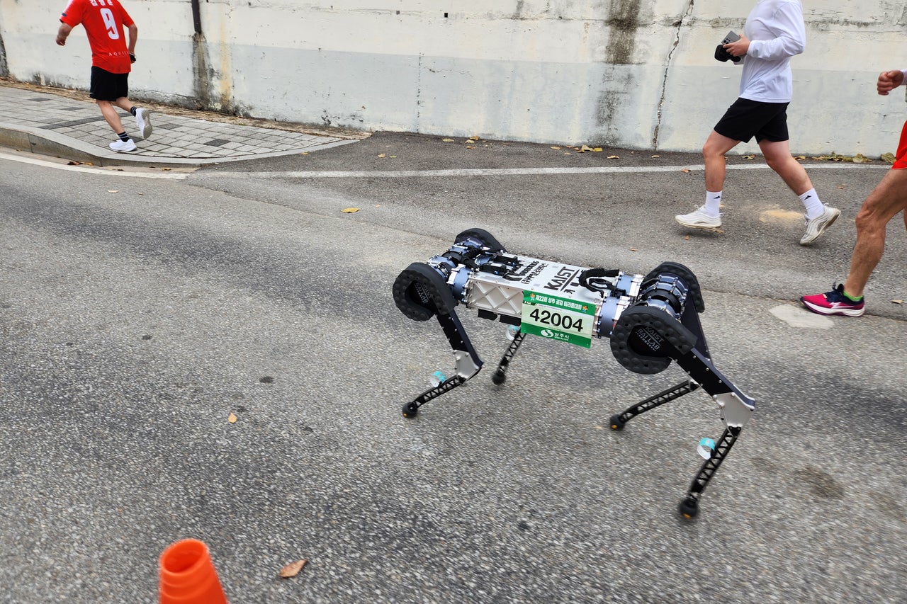 South Korean Robot Successfully Completes Full Marathon on Single Battery Charge