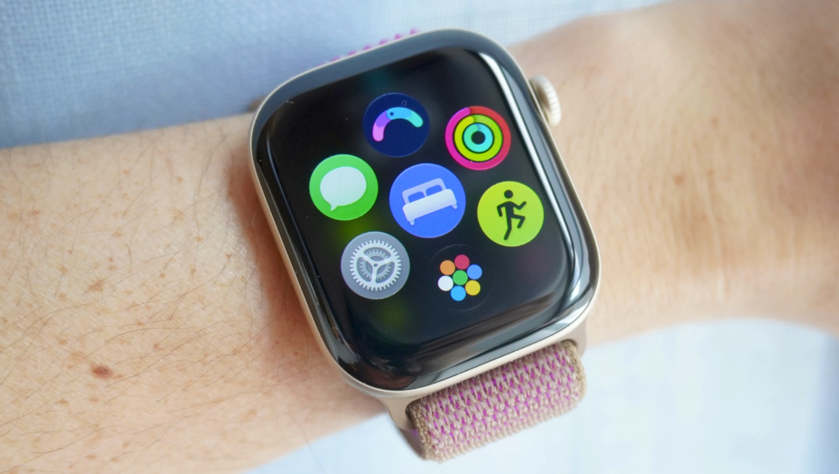 Apple Releases watchOS Update to Fix Unexpected Restart Issues on Smartwatches