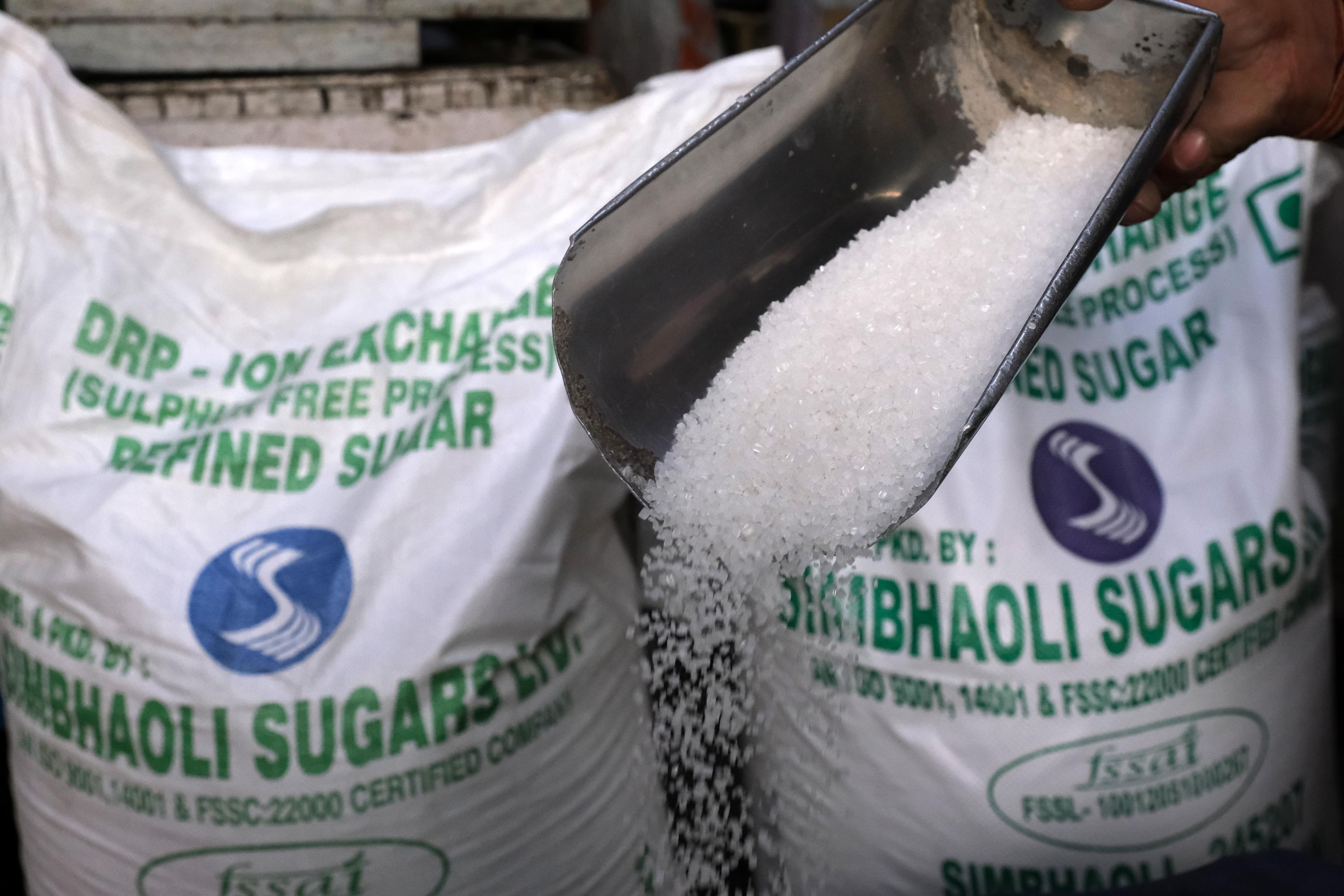 India extends the raw sugar quota surrender deadline to September 2026 amid falling prices.