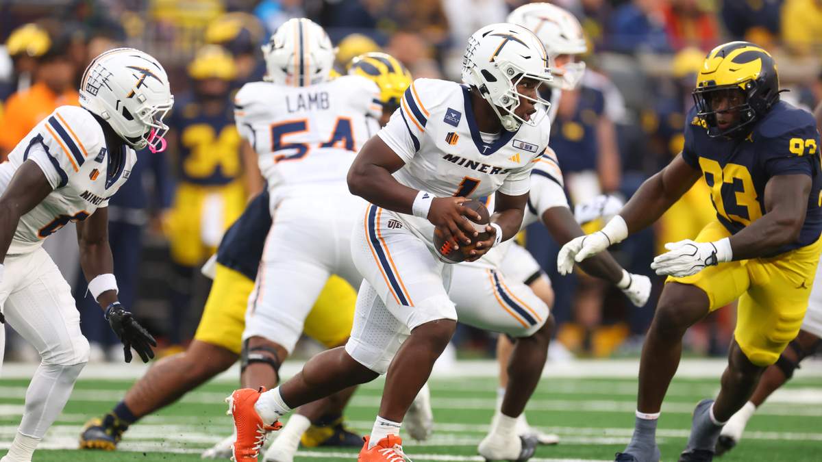 Daily fantasy sports apps launch promotional offers for the busy Saturday college football slate.