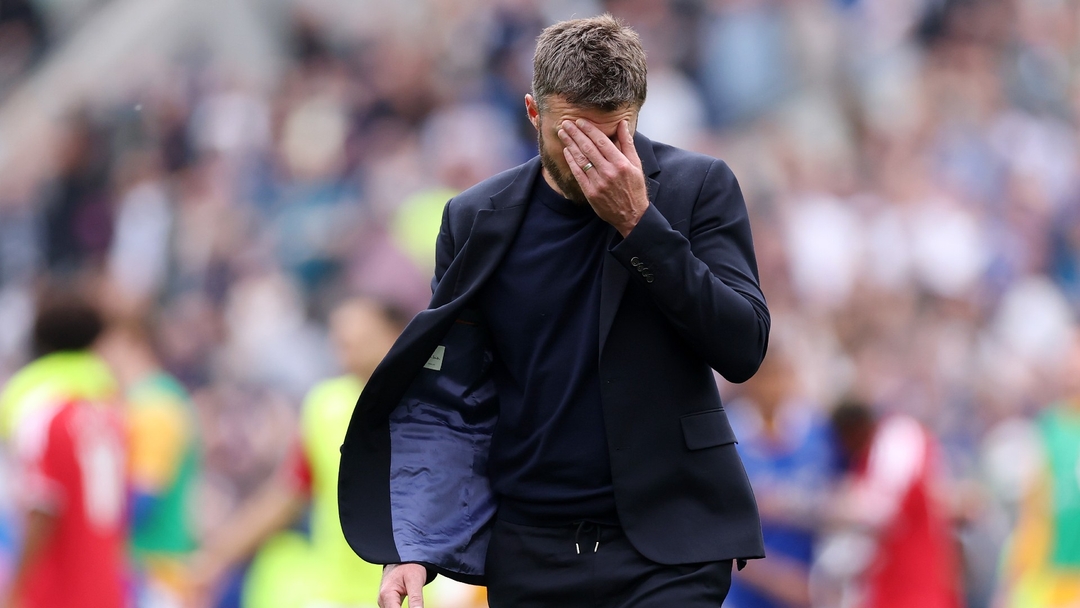 Manchester United concede late equalizer to draw 2-2 with Everton in Premier League clash.