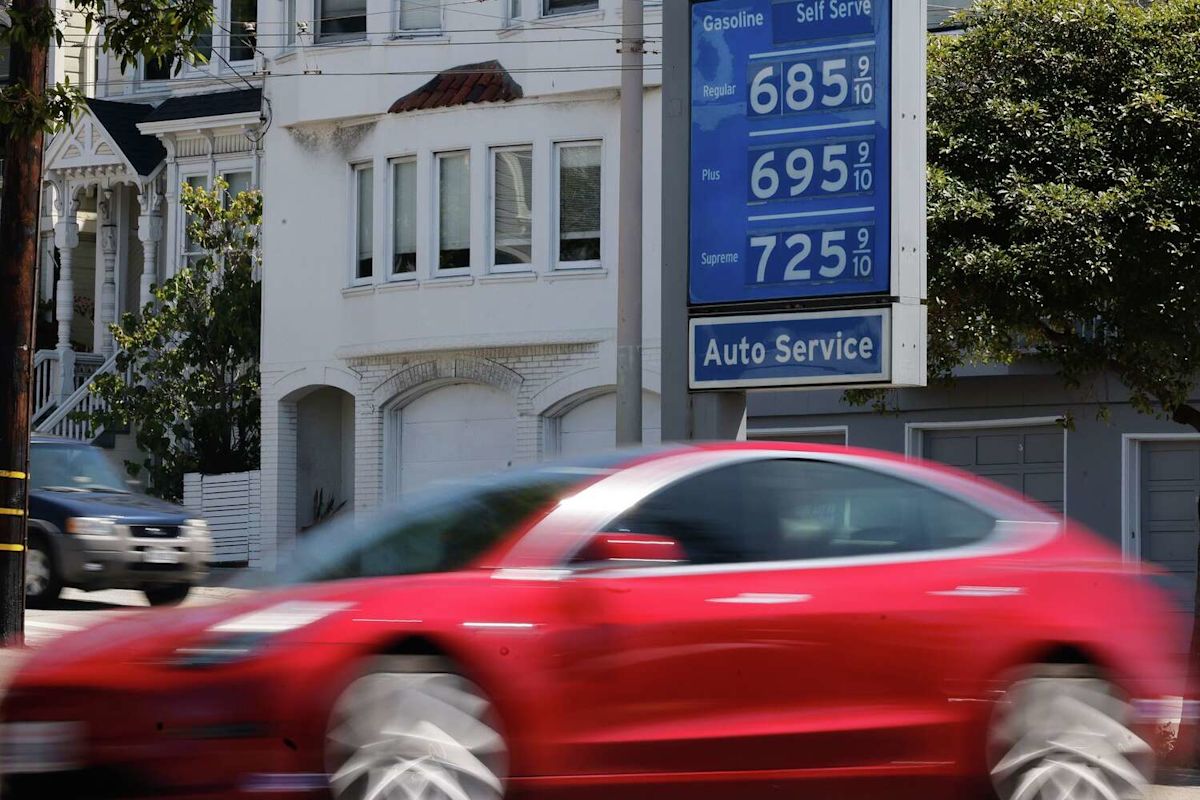 U.S. Gasoline Prices Set September Records Amid Rising Crude Costs and Global Supply Disruptions