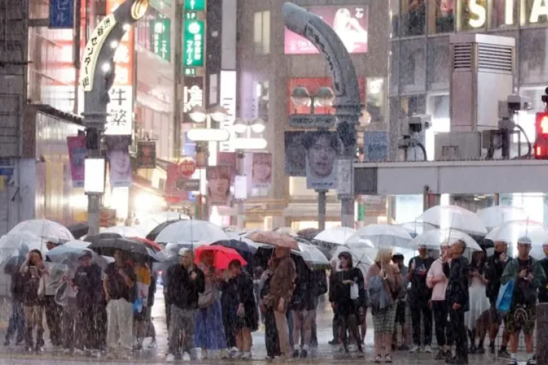 Typhoon nears Tokyo