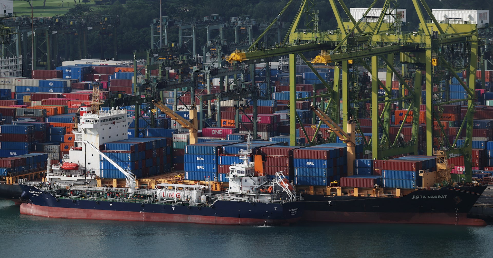 AI Demand Drives Massive Export Surge Across Major Asian Economies in Record Quarter