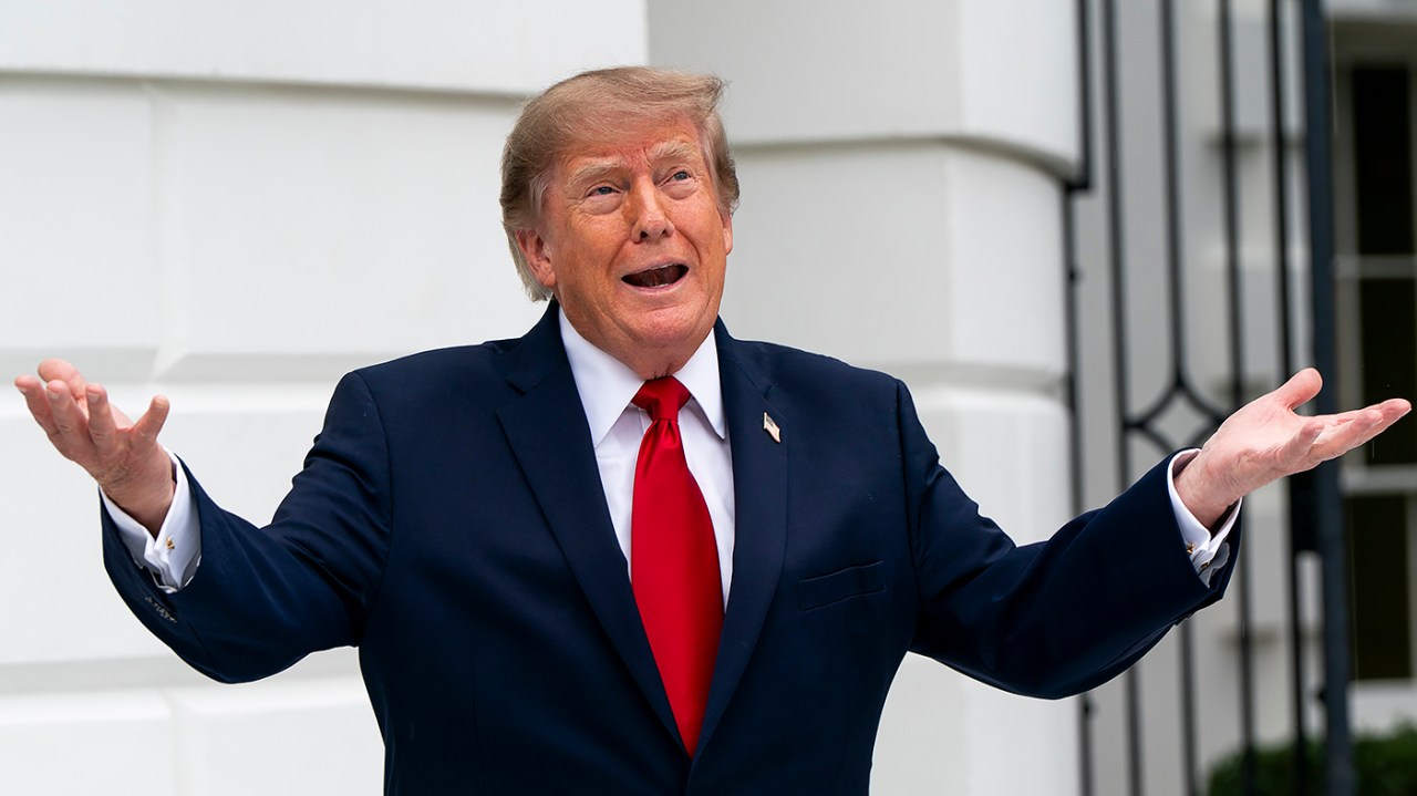 Trump Approval Slips as Economic Dissatisfaction and Inflation Drive Democratic Lead in Polls