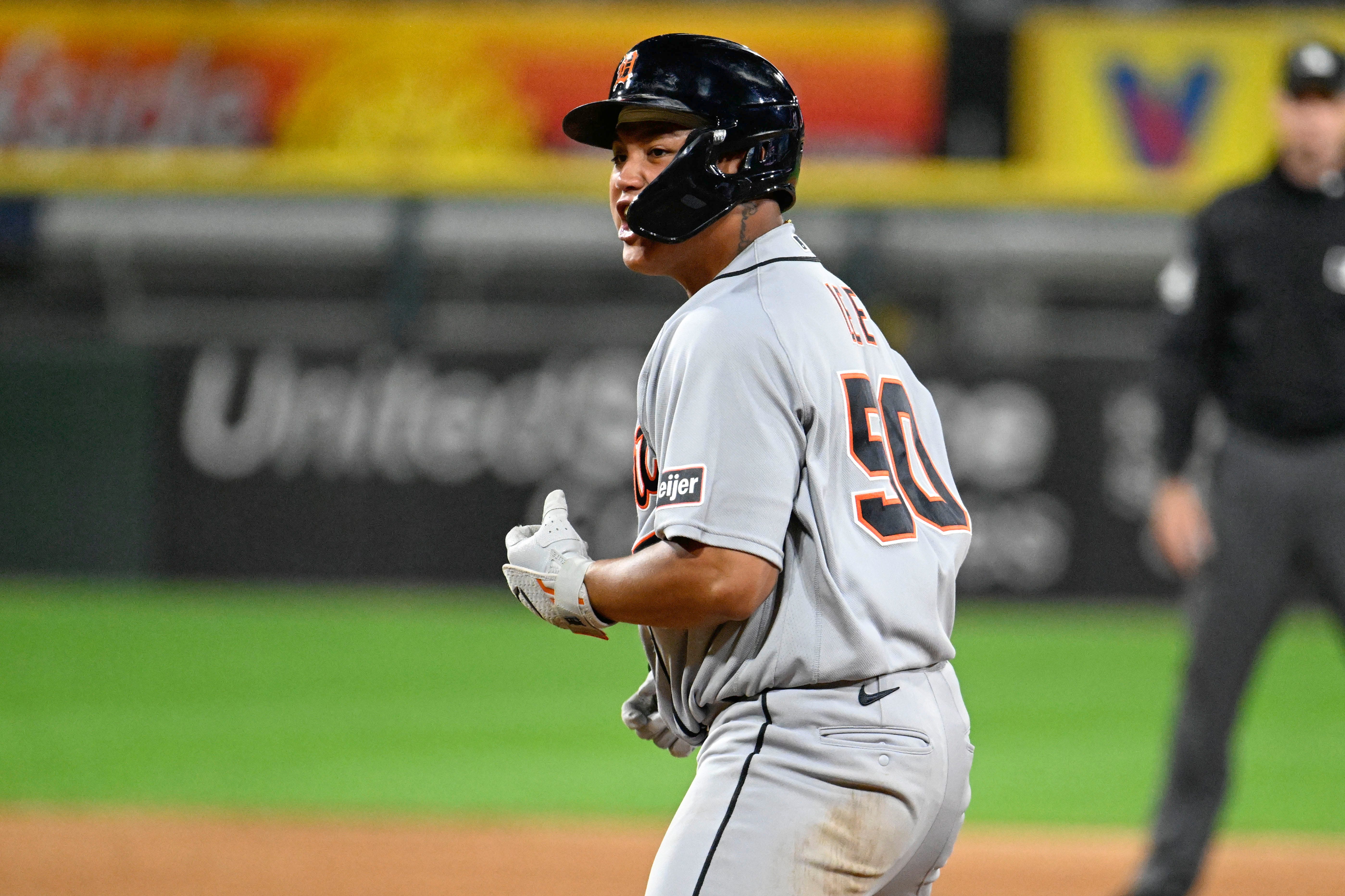 White Sox Keep Playoff Hopes Alive Ahead of Crucial Final Series