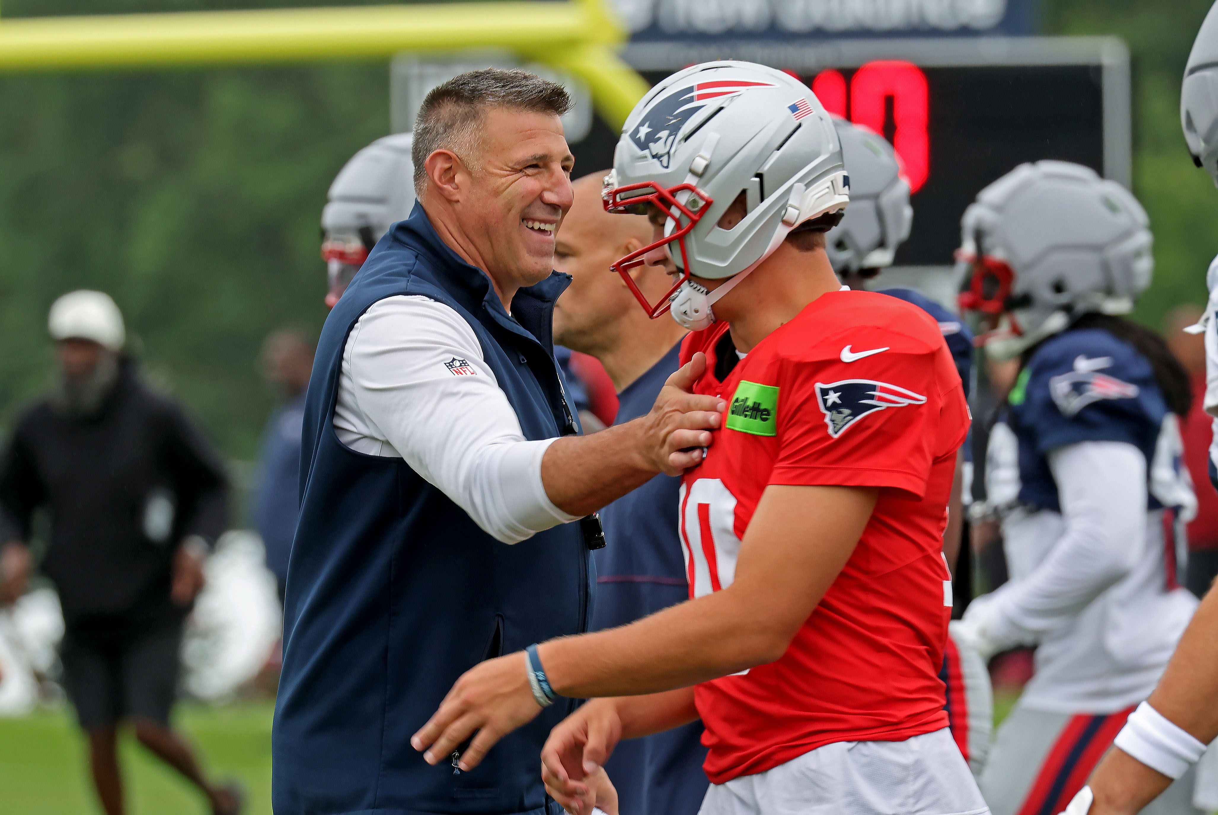 New England Patriots Coach Mike Vrabel Firmly Denies Any Rift With Quarterback Drake Maye