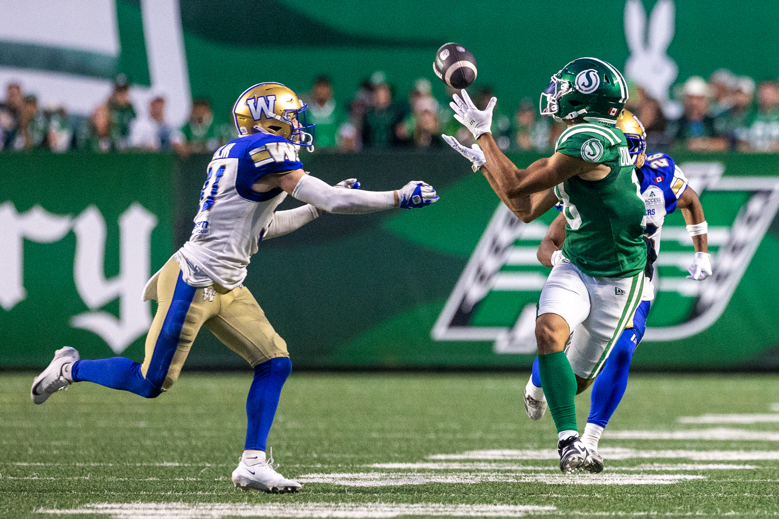 Roughriders defeat the Blue Bombers in the annual Labour Day Classic