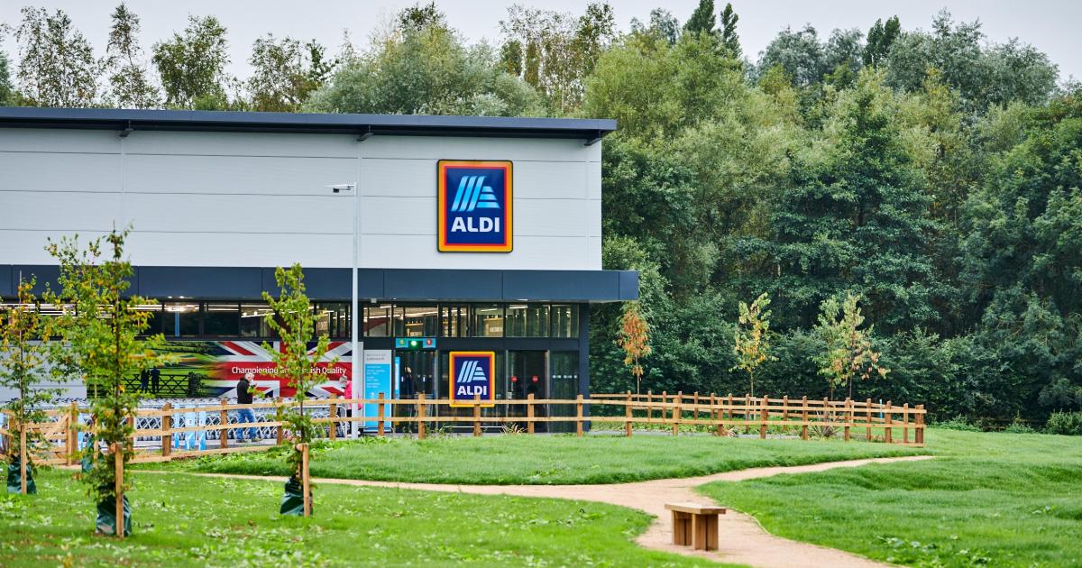 Aldi plans a £900 million UK expansion in 2027 to reach 1,500 stores.