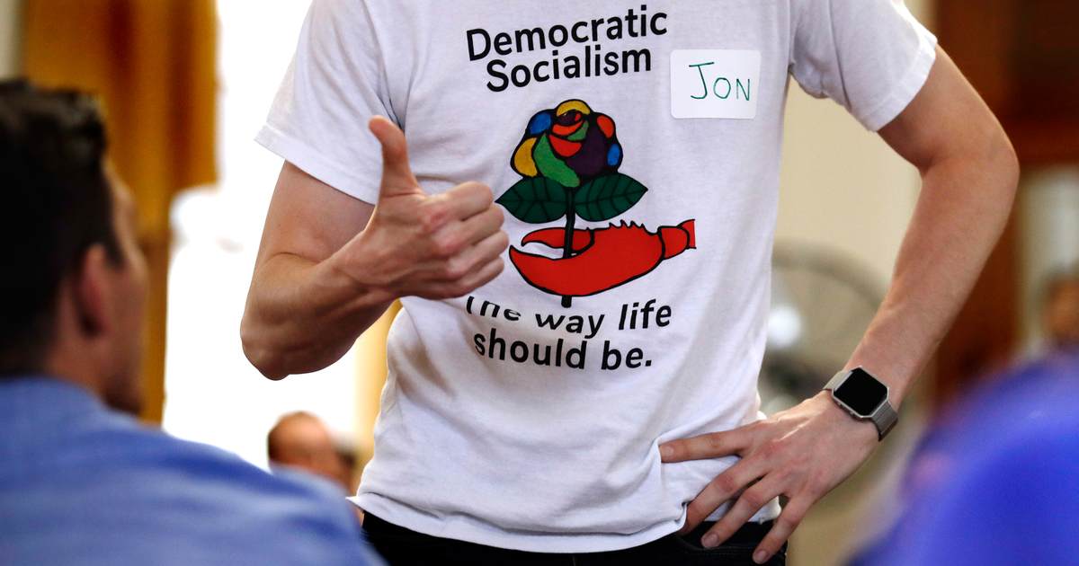 Democrats face voter anger and internal divisions ahead of the upcoming 2026 midterms.