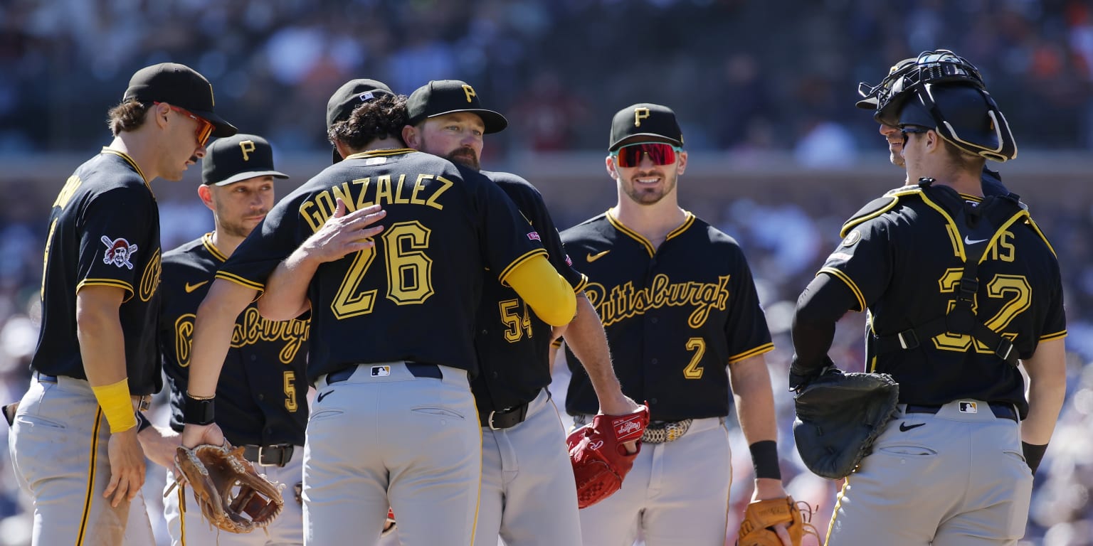 Eduardo Valencia hits a ninth-inning walk-off home run to beat the Pittsburgh Pirates