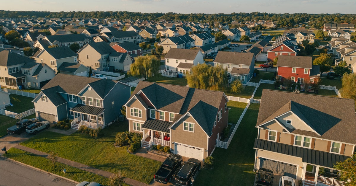 US Mortgage Rates Climb to 14-Month High Amid Inflation and Treasury Yields